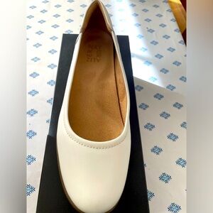Naturalizer “Flexy” flats size US8/EU38